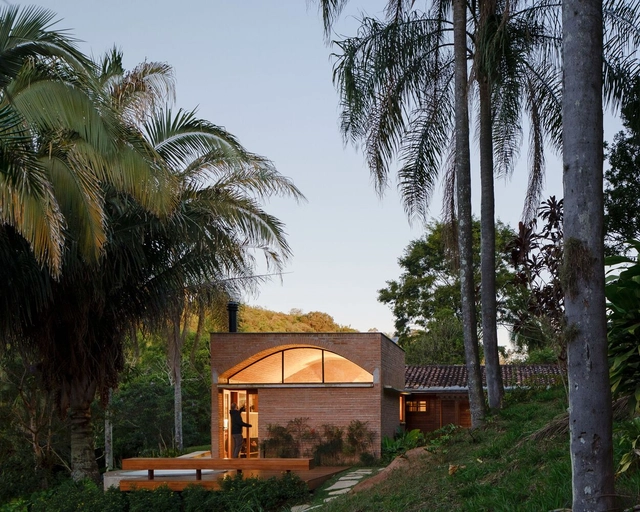 Sítio Rio Acima / Denis Joelsons - Fotografia de Exterior, Ampliação, Jardim, Fachada
