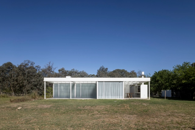 Casa H-446 / Parada Cantilo Estudio - Fotografía exterior, Casas, Fachada, Puerta