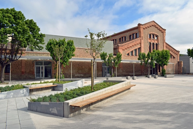 Recuperación del Antiguo Matadero de Manresa FUB3 / Manciñeiras/Parés arquitectes associats - Fotografía exterior, Preservación Histórica, Patio interior, Fachada