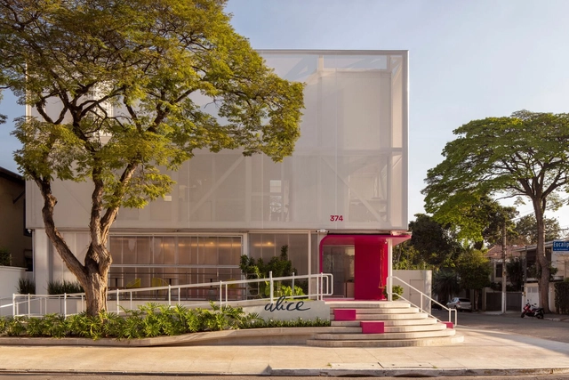 Sede Casa Alice II / noak studio + ACR arquitetos associados - Fotografia de Exterior, Arquitetura De Escritórios, Fachada, Porta, Escada, Cerca