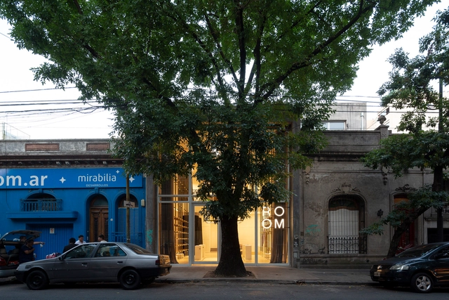 Local comercial ROOM / Pirca Arquitectura - Fotografía exterior, Tienda, Fachada, Arco
