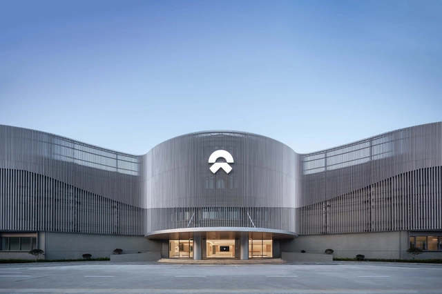 NIO Delivery Center / Kokaistudios - Exterior Photography, Store, Facade