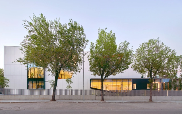 Oficina Magic Box / OMA Octavio Mestre Arquitectos + Elastiko Architects - Fotografía exterior, Sustentabilidad, Fachada, Cierros