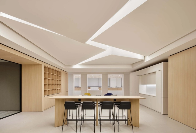 Stella PCC / DESFA GROUP - 室内图, 办公室内设计, 厨房, 表皮, 梁, 桌子, 椅子