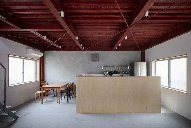 House in Kohama / Shimpei Oda Architect's Office + Loowe Inc. - Interior Photography, Houses, Kitchen, Beam, Table, Chair