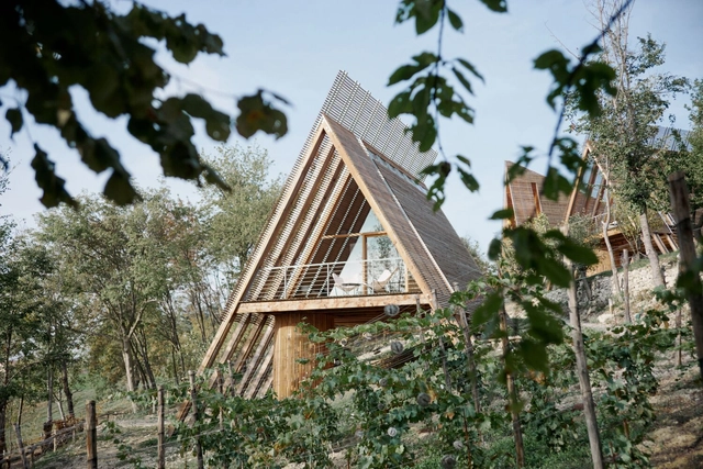 LILELO Eco-hotel / Little Leisure Lodge / Atelier LAVIT - Fotografía exterior, Cabañas & Lodges, Fachada, Bosque