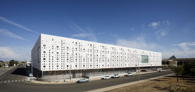 Centro de Exposiciones, Ferias y Convenciones en el Parque Joyero de Córdoba / Fco. Javier Terrados Cepeda + Fernando Suárez Corchete - Fotografía exterior, Centro De Exhibición, Fachada
