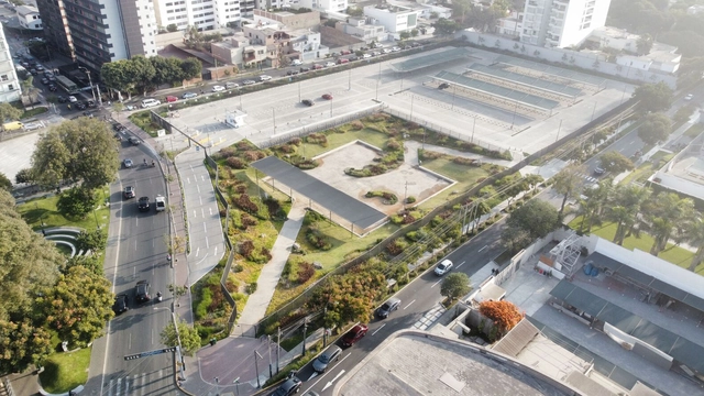 Plaza Maristas / Roman Bauer Arquitectos + Juan Caycho Arquitecto - Planos, Paisaje Y Arquitectura, Fachada, Urbano