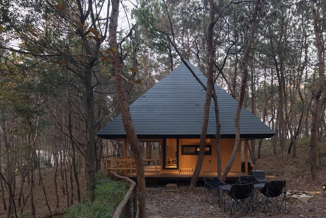 Cabana Pirâmide / Wiki World + Advanced Architecture Lab[AaL] - Fotografia de Exterior, Casas, Floresta