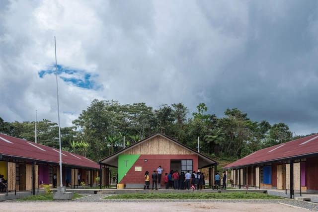 Escola primária e secundária El Huabo / Semillas - Fotografia de Exterior, Restauração