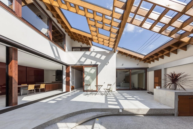 Casa Shade Court / Shinsuke Fujii Architects - Fotografia de Interiores, Casas, Aido, Fachada, Viga