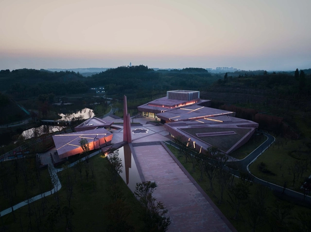 Base Educacional da Cidade Natal de Jiang Jie/ SADI - Fotografia de Exterior, Museu