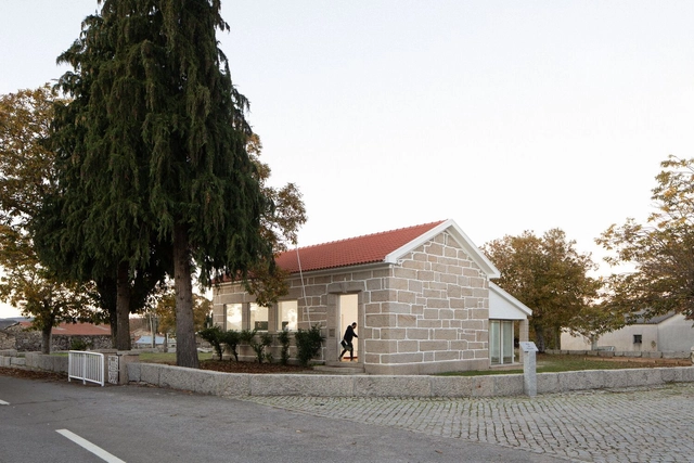 Escola da Póvoa / José Morgado - Fotografia de Exterior, Escolas, Fachada