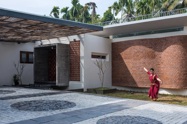 On the Brooks House / Monsoon Collective - Exterior Photography, Houses, Courtyard, Facade