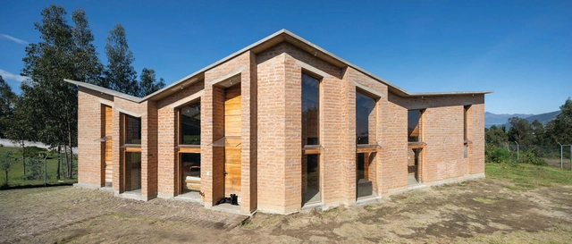 Casa Alangasí / Emilio López Arquitecto - Fotografia de Exterior, Casas, Fachada, Viga, Arco