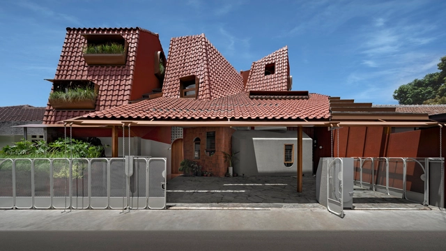 爪哇屋顶+旋转房间，分心的房子 / Ismail Solehudin Architecture - 建筑图, 独立住宅, 门, 表皮, 围栏, 楼梯, 阳台