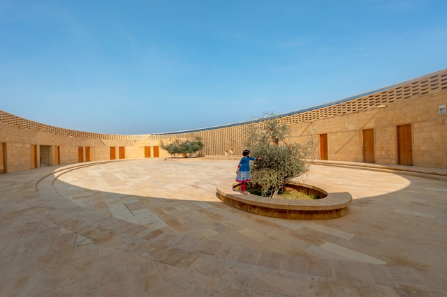 Día Internacional de la Mujer: 13 proyectos de arquitectura para el refugio, cuidado y encuentro - Imagen Principal
