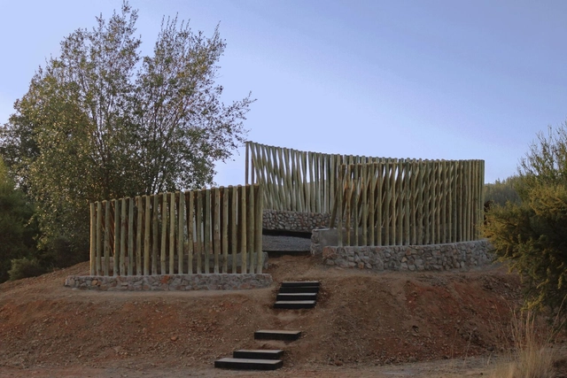 Un observatorio a cielo abierto / Mario Torres Rojas - Fotografía exterior, Otras Estructuras, Jardín, Cierros, Escaleras
