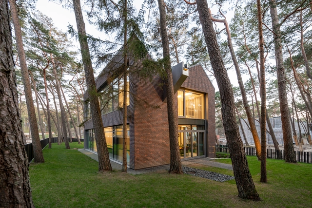 Residential House in Klaipėda / Architectural Bureau G.Natkevicius & Partners - Exterior Photography, Houses, Door, Forest