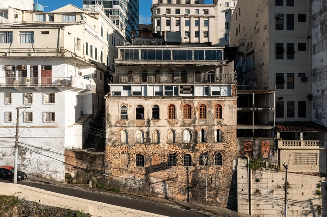 Casarão 28 / Naia Alban - Fotografia de Exterior, Renovação, Fachada, Arco