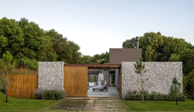 ESTEÑA House / Lucas Mc Lean Arquitecto - Exterior Photography, Houses, Garden, Door, Facade