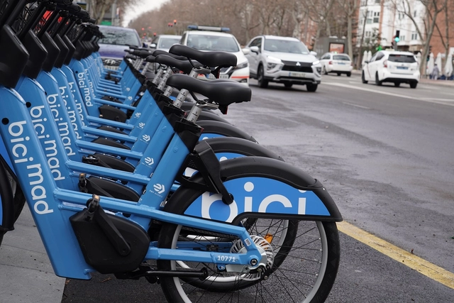 Madri lança serviço público e gratuito de bicicletas elétricas - Imagem de Destaque