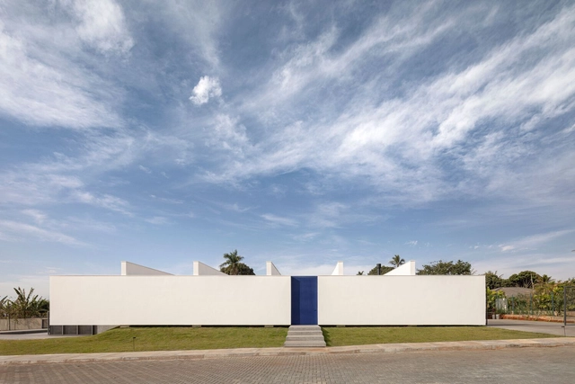 Casas brasileiras: 7 projetos com fachadas opacas - Imagem de Destaque