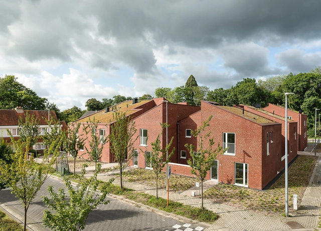 Habitação social Dendermonde Volkswoningen / A2D architecture 2 design - Fotografia de Exterior, Habitação De Interesse Social, Jardim, Porta, Fachada