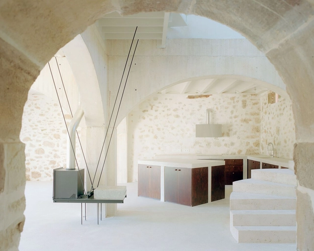 Renovación el Priorato / Atienza Maure Arquitectos - Fotografía interior, Preservación Histórica, Escaleras, Fachada, Arco, Mesas