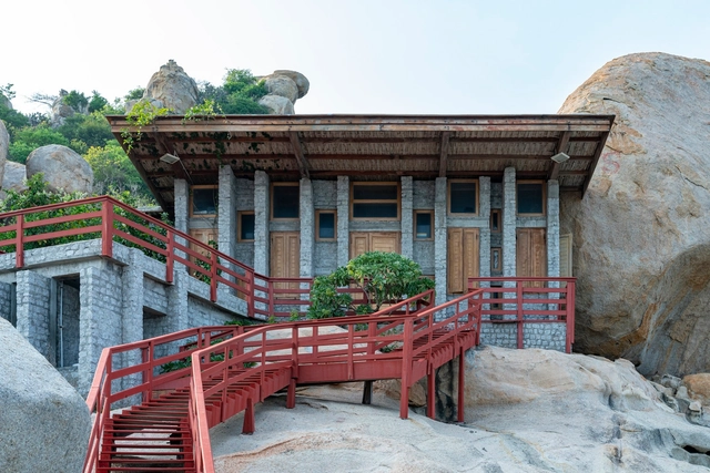 主山国家公园英雄之家 / Nhavui XS Studio - 建筑图, 公共建筑, 花园, 门, 楼梯, 表皮, 扶手, 围栏