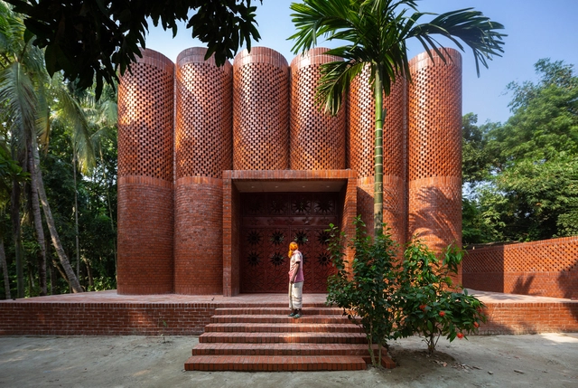 Shah Muhammad Mohshin Khan Mausoleum / Sthapotik - Exterior Photography, Crypts & Mausoleums, Stairs, Facade, Arch