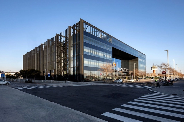 DFactory: el centro de innovación de la industria 4.0 referente en el sur de Europa / TurullSørensen Arquitectos - Fotografía exterior, Otras Estructuras, Fachada