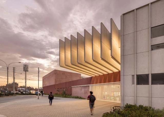 Campus Universitario de la Universidad Científica del Sur en Lima norte / Plan A - Fotografía interior, Escuela Secundaria, Fachada