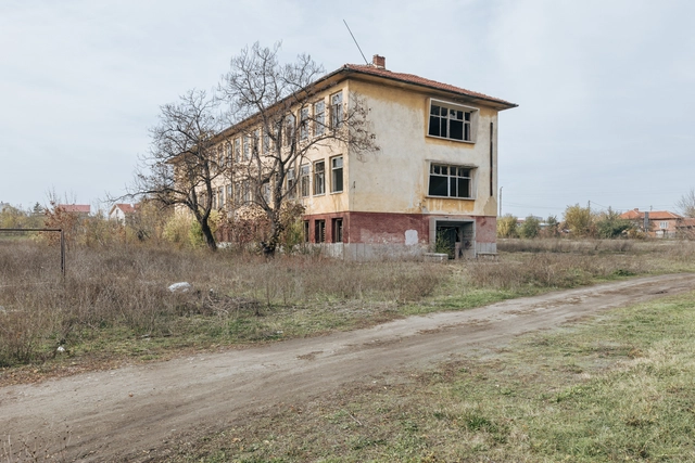 Pavilhão da Bulgária na Bienal de Veneza 2023 explora o abandono das escolas no país - Imagem de Destaque