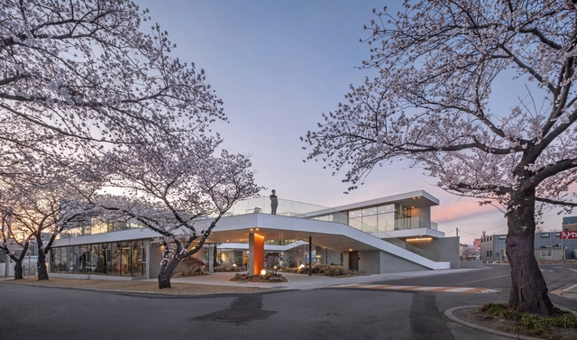 In A Little Time Cafe / PLS Architects + Atelier MODS - Exterior Photography, Commercial Architecture, Facade, Lighting