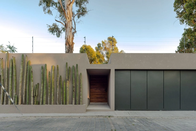 Casa TOME / MXTAD + tulugar.mx - Fotografía exterior, Casas, Jardín, Fachada, Puerta