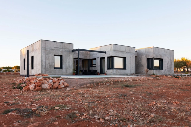 La Casa Áspera / Laura Uhalte + Enrique Parra - Fotografía exterior, Casas, Fachada, Puerta