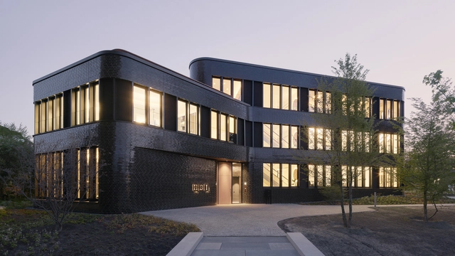 HBI Headquarters / kbnk ARCHITEKTEN - Exterior Photography, Office Buildings, Facade