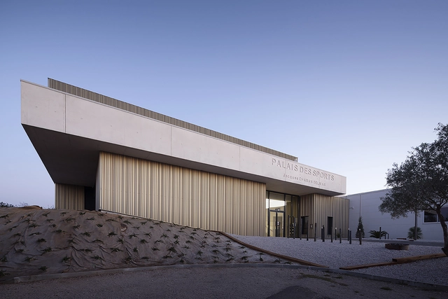 Ginásio Esportivo Jacques Chaban Delmas/ BPA ARCHITECTURE - Fotografia de Exterior, Recreação  E Treinamento, Fachada