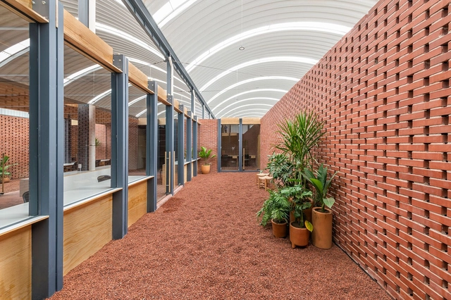 Oficinas CCI / Taller MRD + Oioioi - Fotografía interior, Arquitectura De Oficinas, Jardín, Fachada