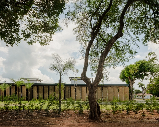 Refeitório Canuanã / Terra e Tuma Arquitetos Associados + Rosenbaum - Fotografia de Exterior, Restaurante Universitário, Floresta