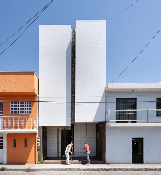 Edificio Estudia Vertical / METAMORFO Arquitectos - Fotografía exterior, Apartamentos, Fachada, Puerta