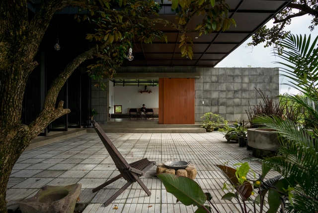 Casa Que Son / BOW.atelier + K.A.N Studio - Fotografia de Exterior, Casas, Jardim, Fachada, Porta