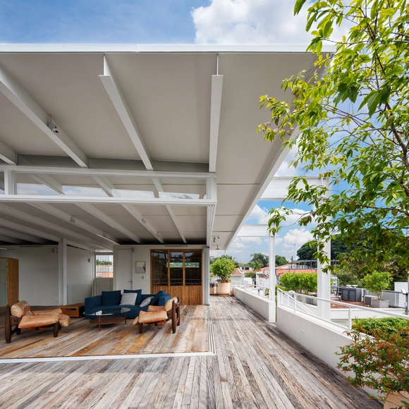 Casa LHM / André Becker - Fotografia de Exterior, Em Detalhe, Terraço, Fachada, Viga, Corrimão, Balcão, Banco