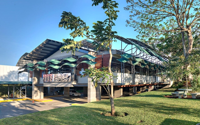 Arquitectura tropical: Una arquitectura a la luz de la sombra - Imagen Principal