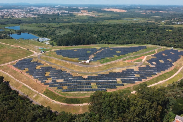 Curitiba transforma aterro sanitário em usina solar - Imagem de Destaque