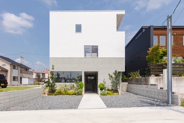 House with Hooked Multi Level Crossing / ihrmk - Exterior Photography, Houses, Facade