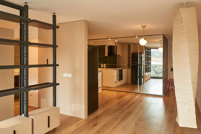 Loft Plaza Perú / Cazú Zegers Arquitectura - Fotografía interior, Renovación, Cocina, Puerta, Fijación Vigas, Fachada, Barandas, Iluminación, Sillas, Encimera, Armarios