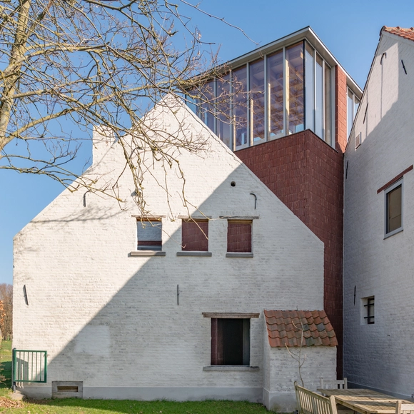 Casa bisagra / Objekt Architecten - Fotografía exterior, Ampliación, Fachada, Puerta