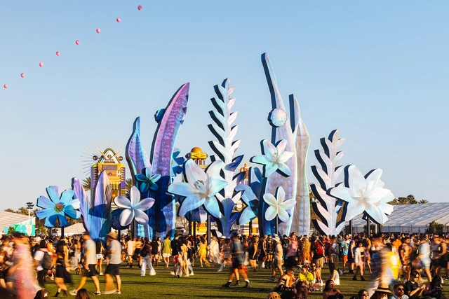 Coachella 2023: 4 instalaciones que capturan la arquitectura, el color y la escala - Imagen Principal